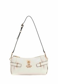 Witte leren handtas met een gebogen vorm, gouden beslag en een zwarte riem. Voorzien van een logo en decoratieve gespsdetails. Ritssluiting.