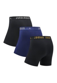 Trei perechi de boxeri scurți: negri cu talie albă, bleumarin cu talie albastră și negri cu litere galbene. Fabricat din material moale și elastic.
