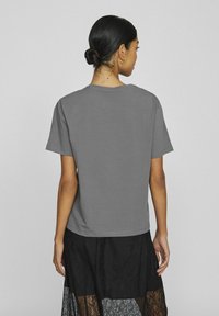 VILA NORA - NOOS - T-shirt print - poppy seed