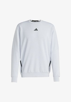 Felpa azzurra chiara realizzata in morbido materiale, con colletto a girocollo, maniche lunghe, dettagli neri ai lati e un piccolo logo nero sul petto.