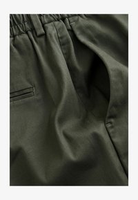 Sélectionné, khaki green