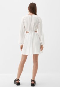 QS DOBBY MIT CUT OUTS - Jurk - weiß