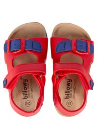 Sandales pour enfants rouges et bleues avec deux sangles à boucle, une semelle profilée et une tige en cuir texturé. Fabriquées en Espagne. Taille 24.