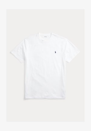 Hvit bomulls-T-skjorte med rund hals, korte ermer og en liten marineblå logo på venstre bryst. Jevn tekstur, enkel design.