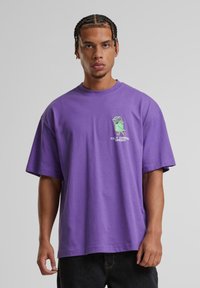 Homeboy FULLY CHARGED  - Trükipildiga T-särk - lilac