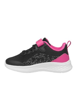 Scarpa sportiva nera e rosa con tomaia in mesh, strap con chiusura a strappo, suola bianca strutturata e linguetta rosa sul tallone.
