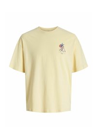 Geel T-shirt met korte mouwen en een ronde hals, met een kleine grafische afbeelding van een palmboom en zon op de linkerborst.