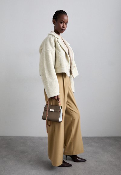 Tory Burch RADZIWILL COLOR-BLOCK PEBBLED PETITE DOUBLE BAG - Käsilaukku - wild mushroom