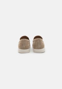 Steve Madden MANSFORDEN - Chaussons - oatmeal
