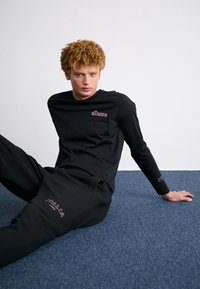 Ellesse QUINZANO - Ilgarankovis viršutinės dalies drabužis - black