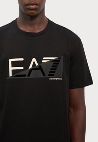 EA7 Emporio Armani Print T-shirt - black
