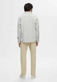 Selected Homme Vasaras jaka - egret
