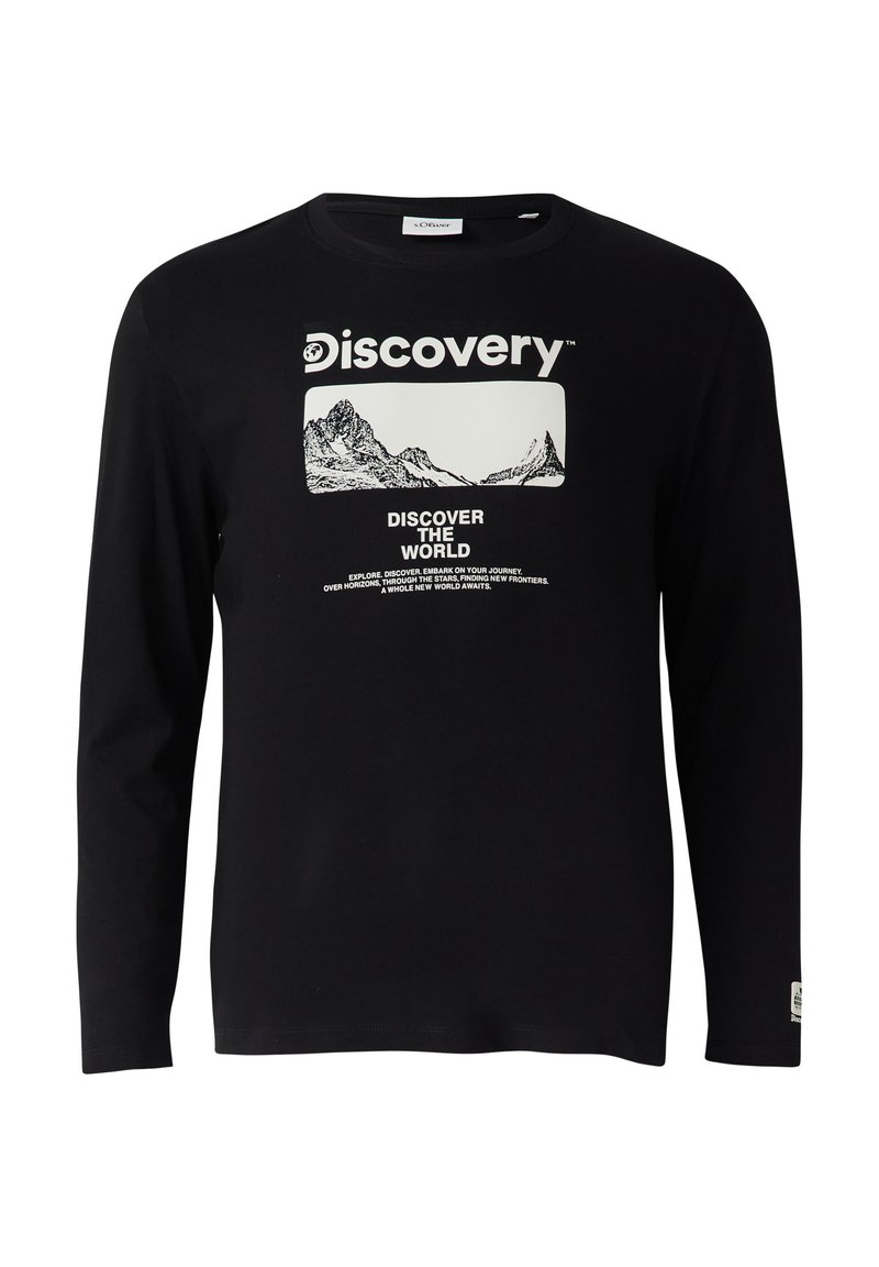 Czarny t-shirt z długim rękawem, wykonany z bawełny, z białą grafiką góry i napisem "Odkryj ŚWIAT" na przodzie.