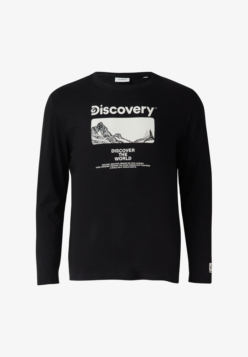 Black long-sleeve t-shirt made of cotton featuring a white mountain graphic and text "Discovery THE WORLD" across the front.
