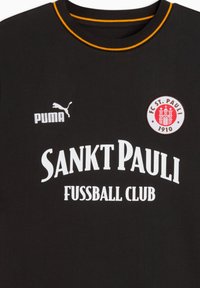 Sort bomuld T-shirt med rund hals, med hvid tekst "SANKT PAULI FUSSBALL CLUB" og Puma-logo i hvide og orange accenter.