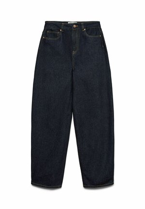 Tmavě modré džíny s širokými nohavicemi a vysokým pasem, viditelným stehováním, předními a zadními kapsami a zapínáním na zip.