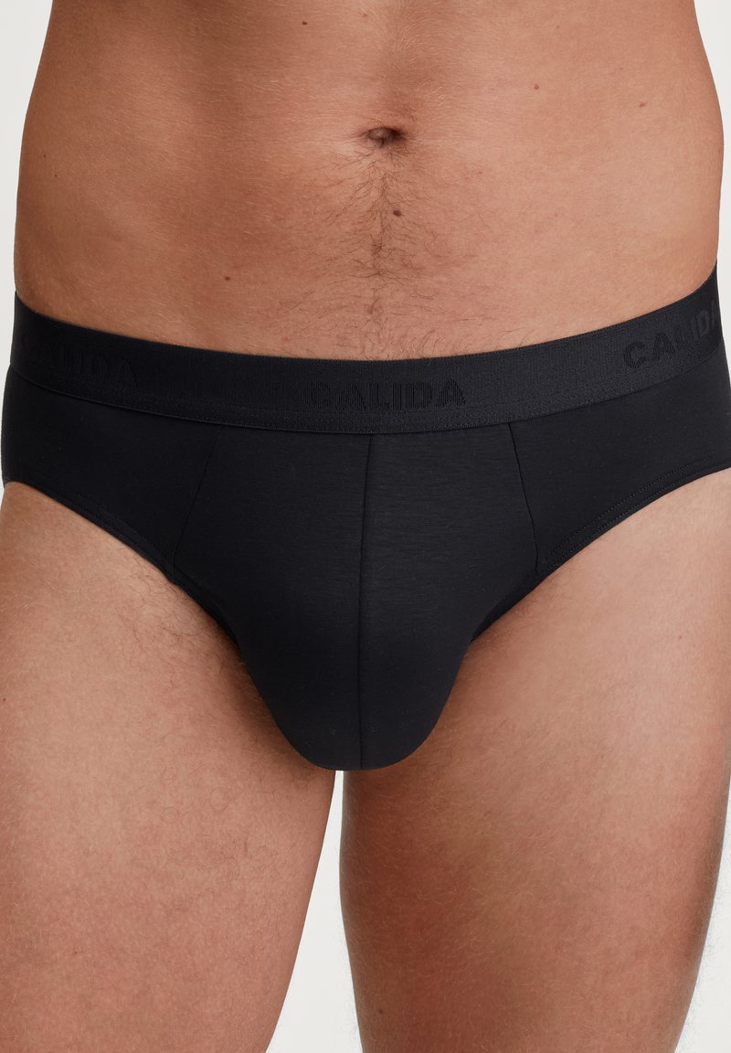 Zwarte katoenen boxershorts met een logo tailleband, een gladde textuur en een aansluitende pasvorm. Ontworpen voor comfort en minimale bedekking.