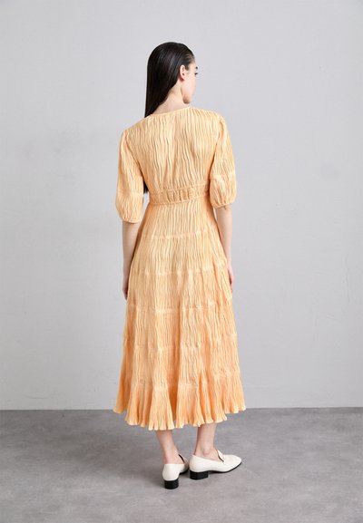 Maje ROBBY - Freizeitkleid - orange pale
