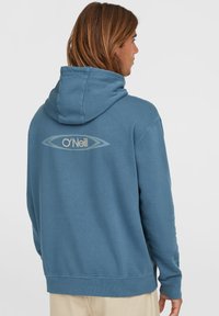 Blue hooded sweatshirt made of cotton blend. Features the O'Neill logo on the back in a lighter shade. Standard fit with ribbed cuffs.