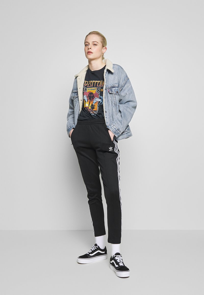 cotone Istituire preambolo adidas Originals SUPERSTAR SUPER GIRL ADICOLOR TRACK PANTS - Pantaloni sportivi - black/white/nero - Zalando.it cotone Istituire preambolo adidas Originals SUPERSTAR SUPER GIRL ADICOLOR TRACK PANTS - Pantaloni sportivi - black/white/nero - Zalando.it