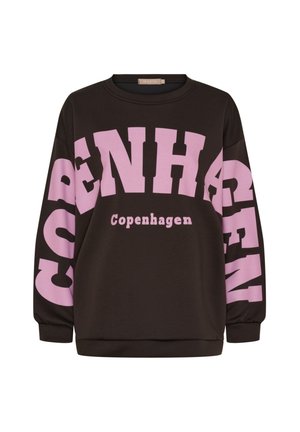 Sort sweatshirt med stor pink "Copenhagen" tekst, der buer hen over fronten og ærmerne i fede bogstaver.