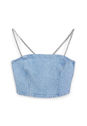 Denim-Crop-Top in Hellblau mit strukturiertem Design, ausgestattet mit dünnen silbernen Ketten-Trägern und sichtbaren Nähten entlang der Kanten.