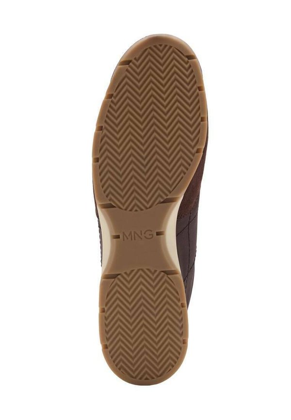 MET CONTRASTERENDE - Trainers - chocoladebruin3