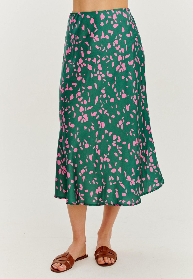 Zielona satynowa spódnica z różowym abstrakcyjnym wzorem liści; rozszerzany krój sięgający do połowy łydki, z gładką teksturą i szerokim dołem.