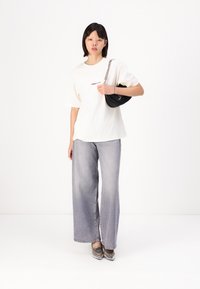 JJXX JXSANDRA LOOSE SS TEE JRS - Apdrukāts T-krekls - egret