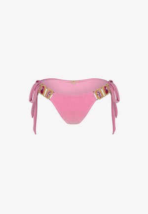 Rosa bikini bund med en blank tekstur, har justerbare bindebånd på siderne og er prydet med rektangulære sten i guldrammer.