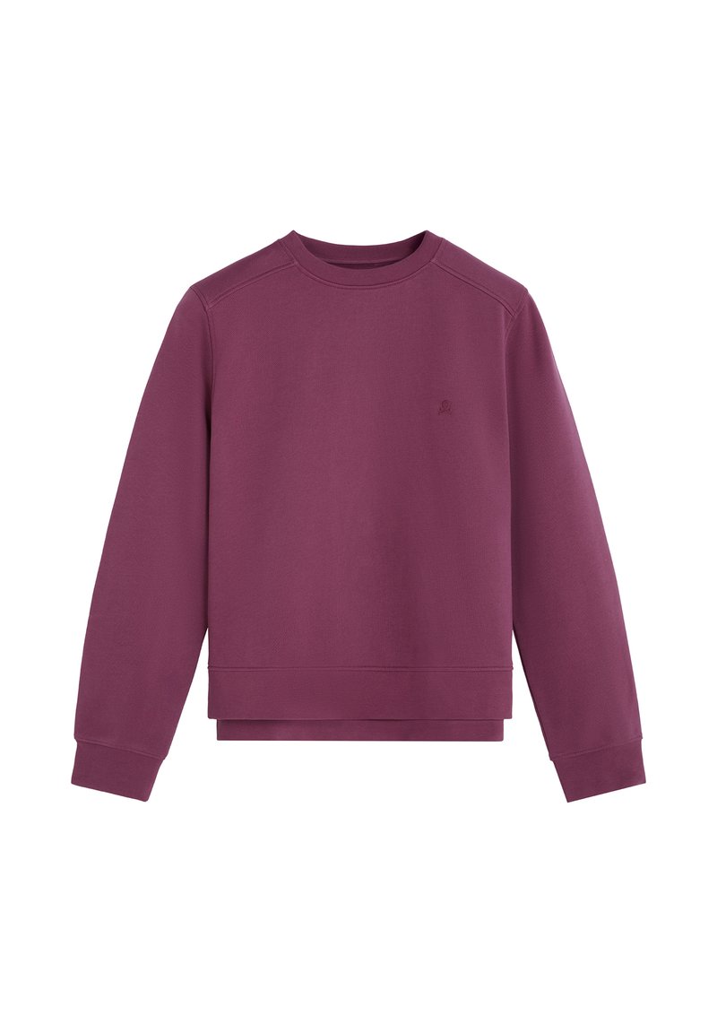 Sudadera color marrón hecha de una tela suave, con cuello redondo, mangas largas y una marca minimalista en el pecho. Textura suave, ajuste relajado.