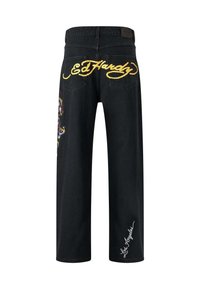 I pantaloni in denim neri presentano un logo ricamato giallo "Ed Hardy" sul retro e "Los Angeles" in bianco sulla gamba inferiore, con design a gamba dritta.