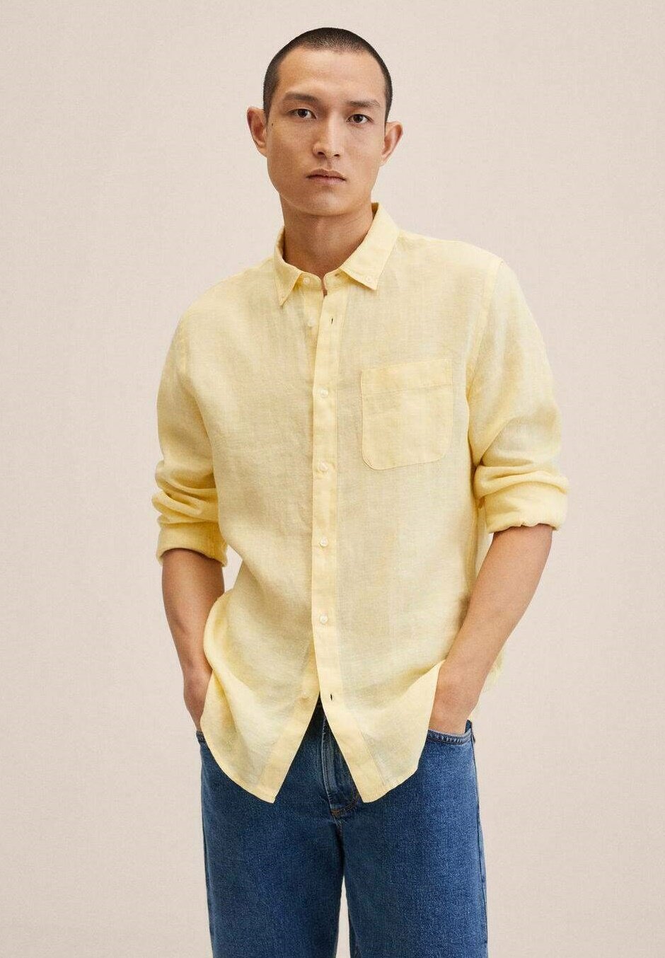 camisa amarilla hombre