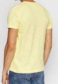 Tommy Hilfiger T-shirts basic - yellow