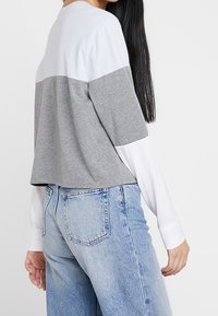 Hollister Co. Top s dlouhým rukávem - grey