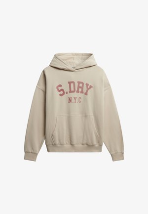 Beige Kapuzenpullover mit Kängurutasche, Kapuze und bedrucktem Text "S.DRY N.Y.C." in kastanienbraun. Verfügt über einen lässigen Schnitt und gerippte Bündchen.