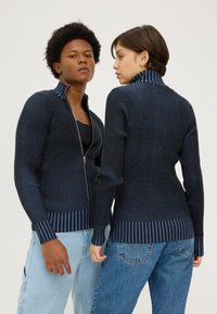 YOURTURN UNISEX - Jopica - black/blue