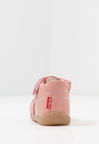Kickers BIGFLO - Lauflernschuh - rose clair