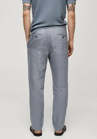 Mango Hlače chino - light blue