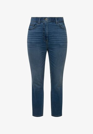 Jean en denim bleu indigo avec une coupe décontractée, jambe fuselée, taille élastique, et un subtil effet de décoloration sur les poches avant.