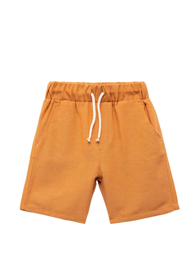 Shorts en coton orange avec une taille élastique, un cordon de serrage blanc et deux poches latérales ; texture lisse, coupe au genou.