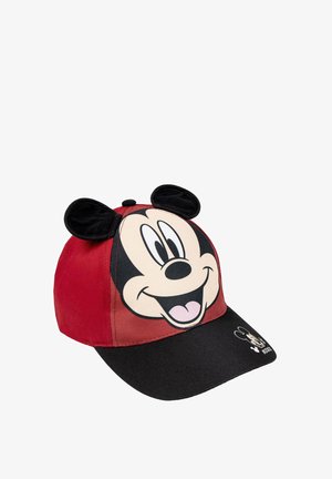 Cappellino rosso con una grande faccia di Topolino sulla parte frontale, visiera nera e dettagli neri a forma di orecchie sulla parte superiore. Materiale in cotone, design della visiera curva.