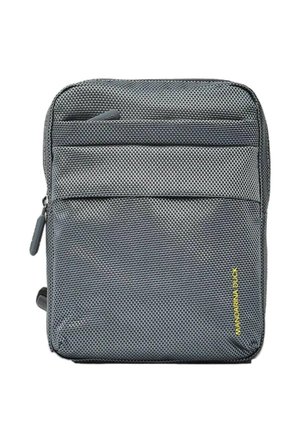 Piccola borsa a tracolla grigia con texture, tasche frontali con cerniera e logo Mandarina Duck giallo nell'angolo in basso a destra.