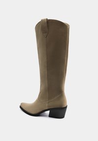 PULL&BEAR Botas camperas - beige