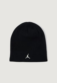 Crna pletena kapa s prilagođenim dizajnom. Ima bijeli izliveni Jumpman logo sprijeda. Izrađena od mekog, rastezljivog materijala.