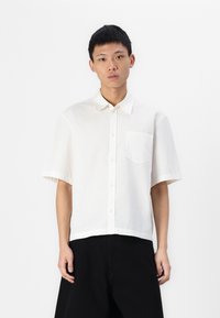 Weekday - FRANCO RELAXED SHORT SLEEVE SHIRT - Camicia - white dusty light Immagine in miniatura 1