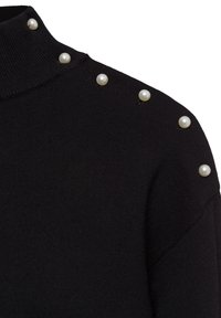 Maglione nero con colletto alto, caratterizzato da dettagli in perle sulle spalle. Realizzato in un tessuto morbido e texturizzato con un design aderente.