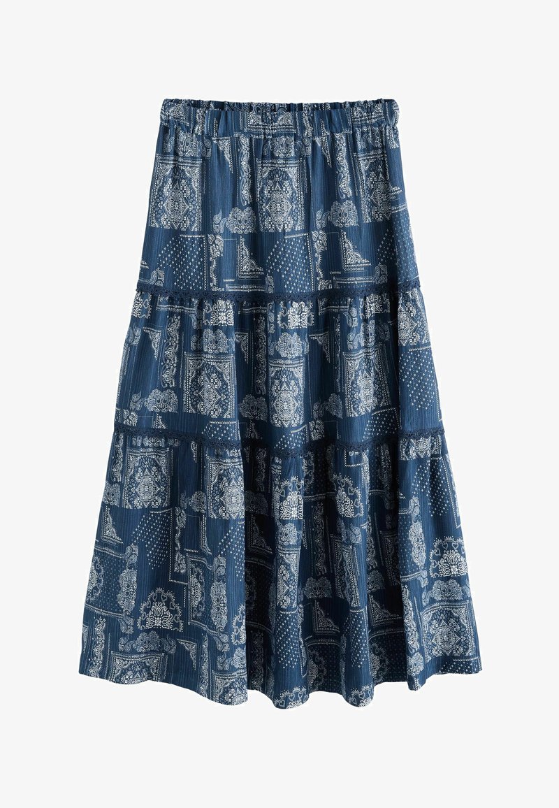 Jupe à plusieurs volants à motifs bleus avec une ceinture élastique, présentant des dessins blancs complexes et des motifs à points. Tissu en coton avec une texture fluide.