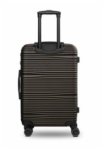 Harde handbagage in donkerbruin met horizontale ribbels, uitschuifbare handgreep en vier wielen voor eenvoudige manoeuvreerbaarheid.