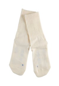Calcetines de color crema con una textura acanalada en los puños, con un cuerpo liso y pequeñas etiquetas azules que indican 'D' y 'I' para derecha e izquierda.